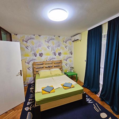 Апартаменты Apartman Yellow House Нови-Сад Экстерьер фото